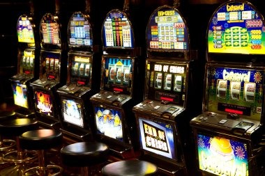 mpo 700 mobile app interface showing slot games and live casino options